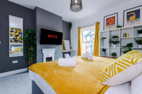NEW! Stylish 2-bed home, in Chester by 53 Degrees Property, Ideal for Long Stays, Great location - Sleeps 6